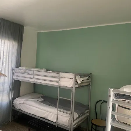 Vandrarhem Mrhostel *
