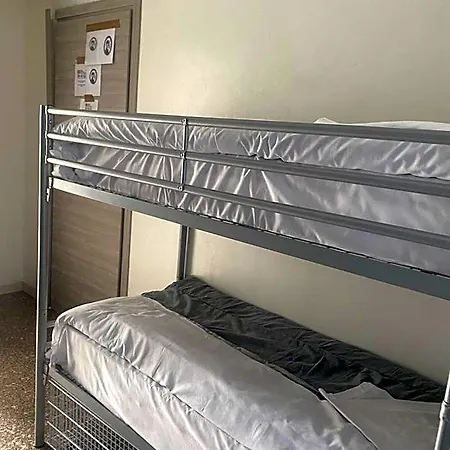 Vandrarhem Mrhostel *