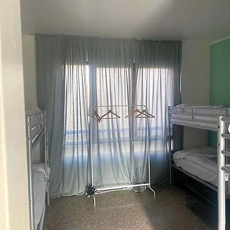 Vandrarhem Mrhostel *