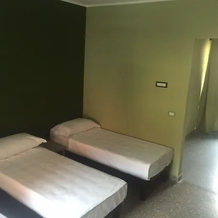 Mrhostel Hostel *